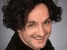 Goran Bregović sur un arbre perché