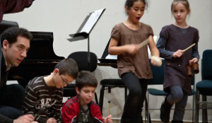 Des jeunes dans la Cité 