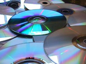 Les ventes d'albums chutent aux Etats-Unis mais les téléchargements augmentent