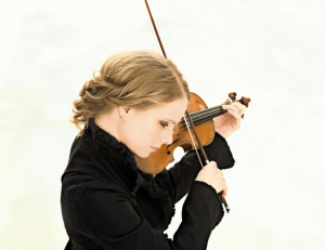 Julia Fischer, seule aux Champs