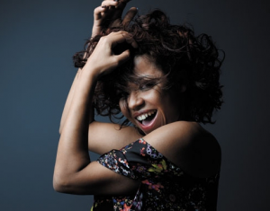 Mina Agossi en concert… chez vous ?