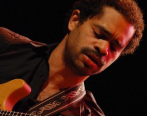 Manu Codjia en trio au Sunset