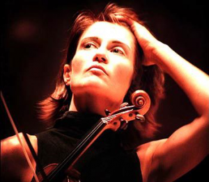 Le violon éclectique de Mullova à l'Auditorium du Louvre