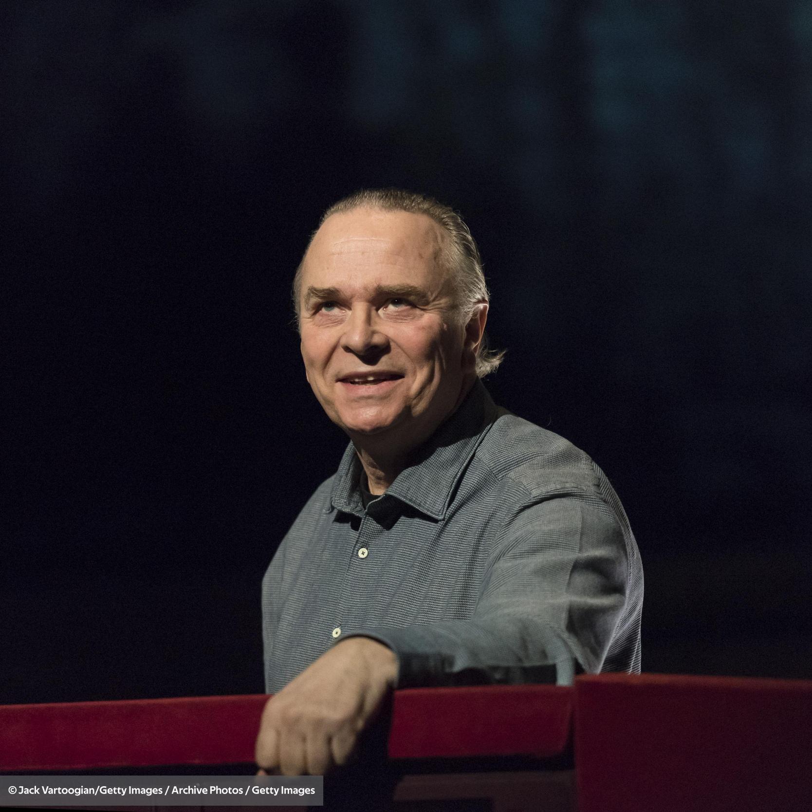 Mark Elder Télécharger et écouter les albums.