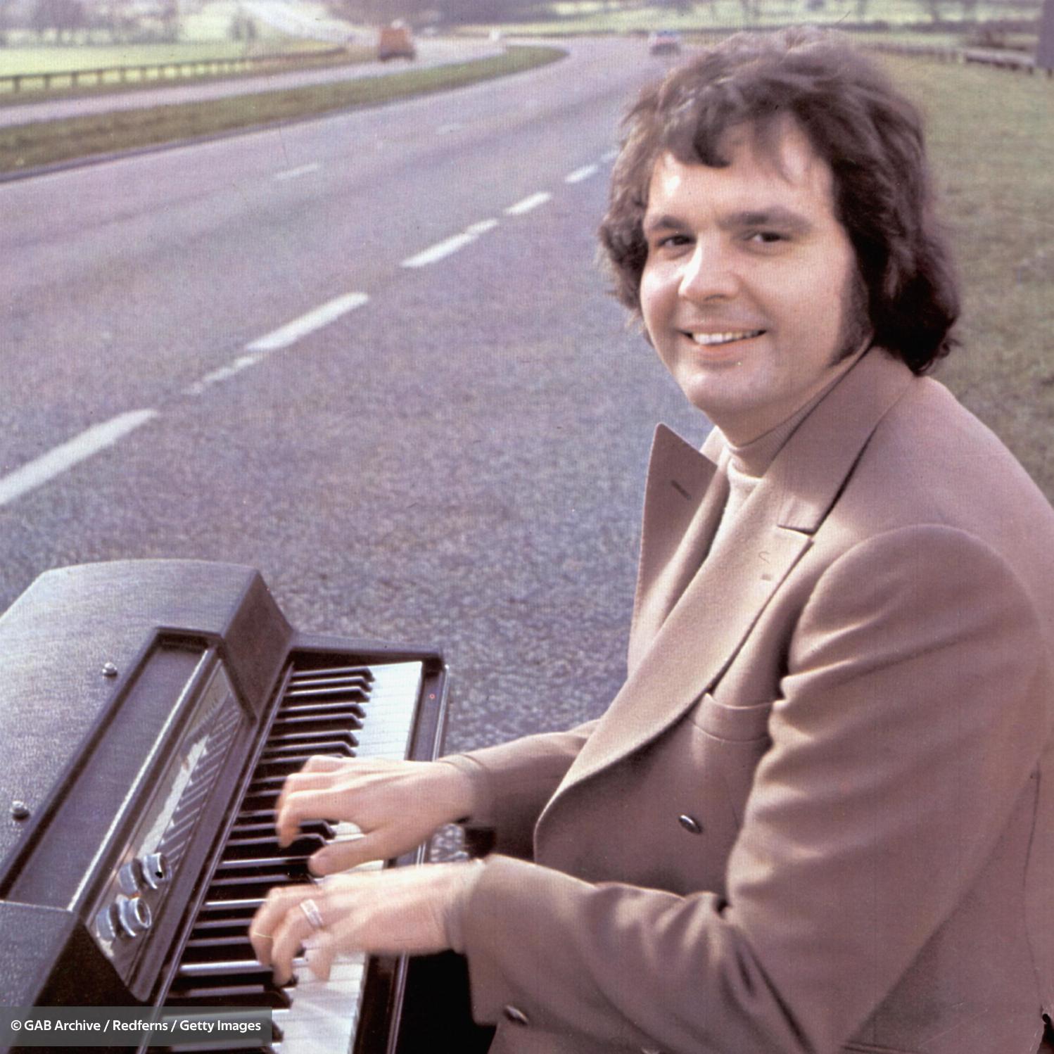 Tony Hatch [Profiles] • Instagram, Twitter, TikTok Foller