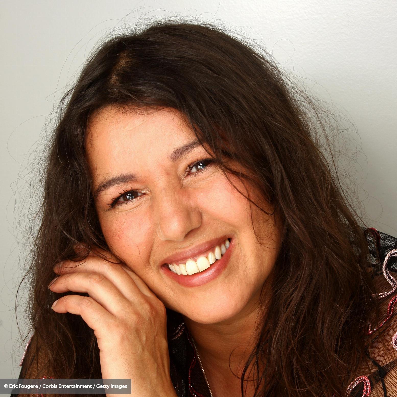 Натали кардоне команданте. Натали кардон nathalie cardone. Натали кардоне команданте. Певица с низким голосом. Натали кардон в молодости.