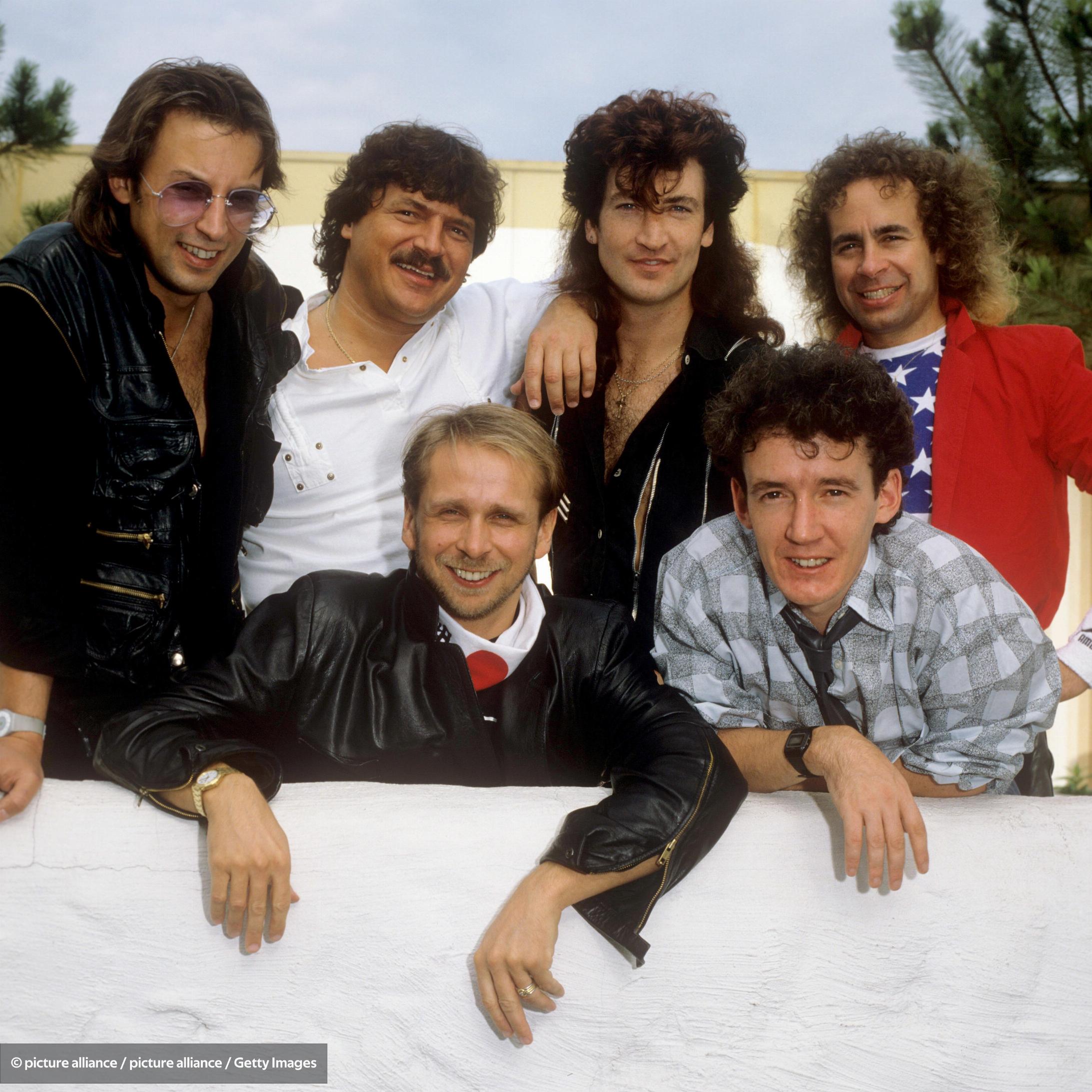 Far Corporation Télécharger et écouter les albums.