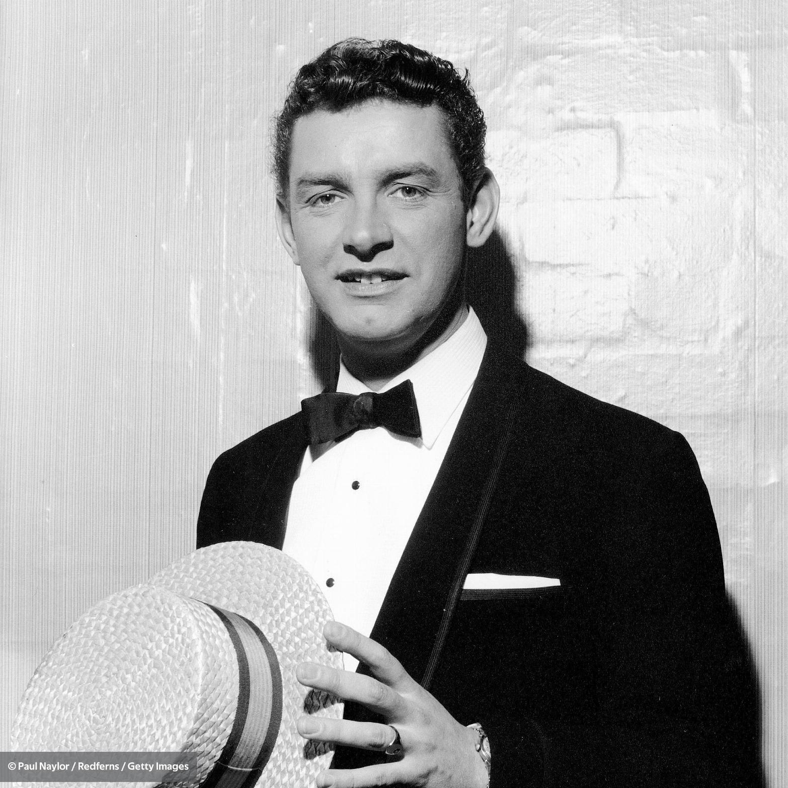 Ronnie Hilton Télécharger et écouter les albums.