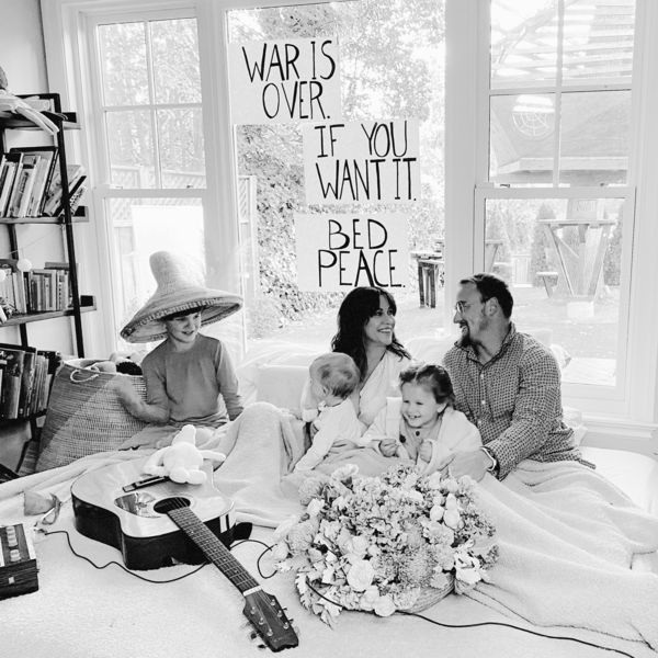 Alanis Morissette - Happy Xmas (War Is Over) Alanis Morissette - Happy Xmas (War Is Over)