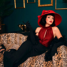Potassium Element Red Red Hat Woman, Lady Qven - Qobuz