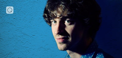 Cosmo Sheldrake ascolta... Cosmo Sheldrake ascolta...
