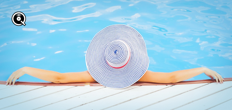 Au bord de la piscine Au bord de la piscine