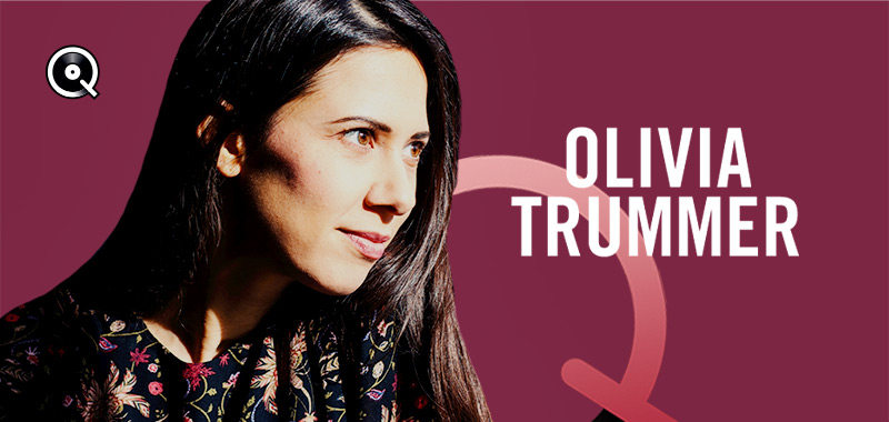Olivia Trummer escucha... Olivia Trummer escucha...